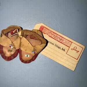 Vintage Native American moccasins for dolls #indigenous #dolls